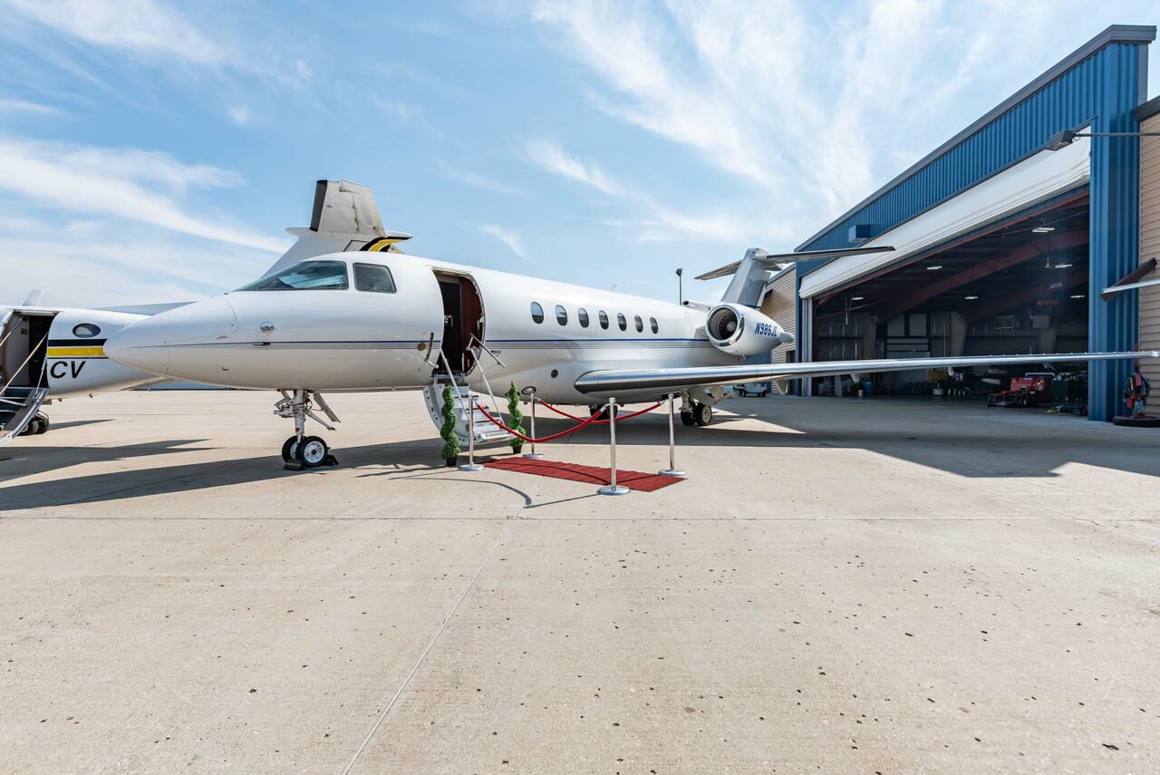 outside side view of Hawker 4000