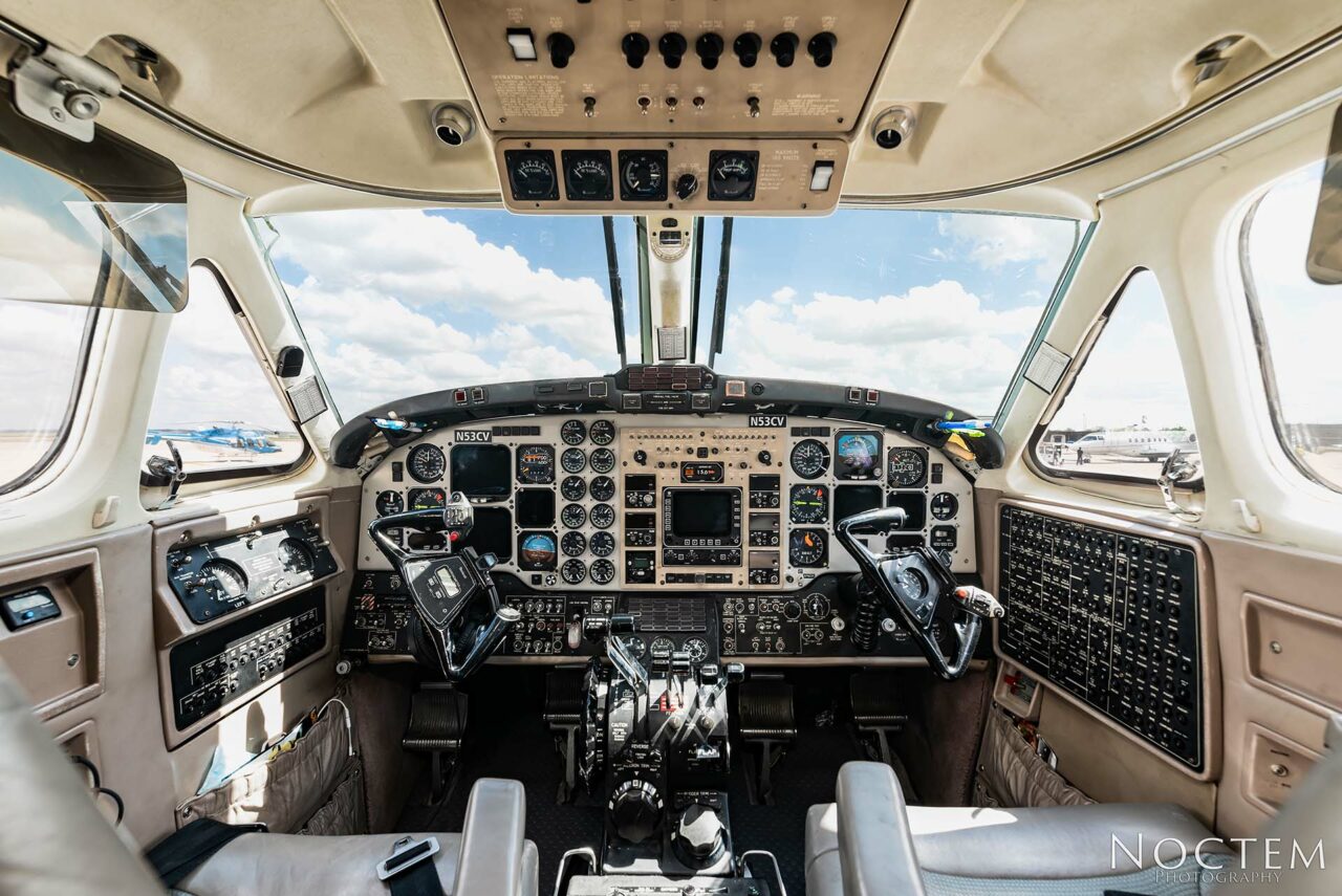 Cockpit of King Air 350