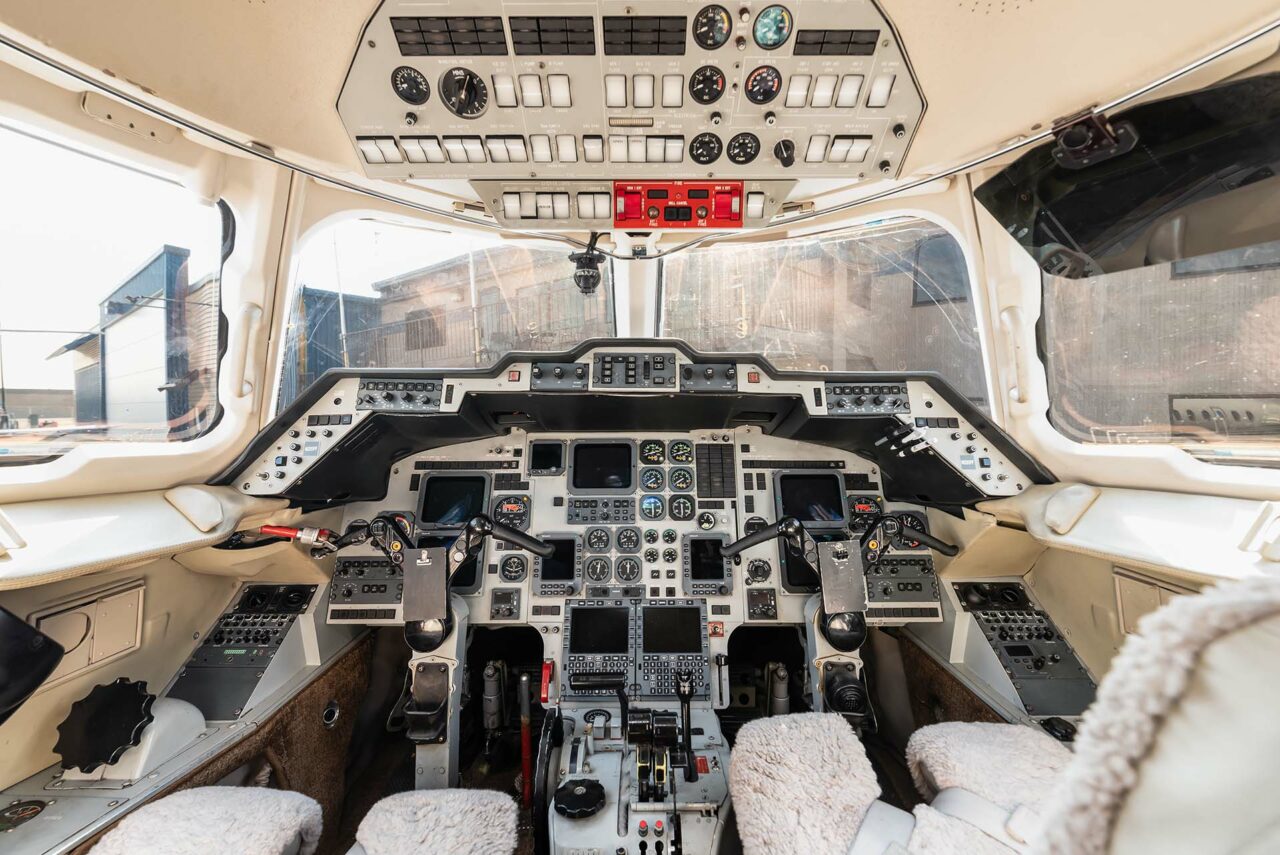 Hawker 800XP cockpit on the ground