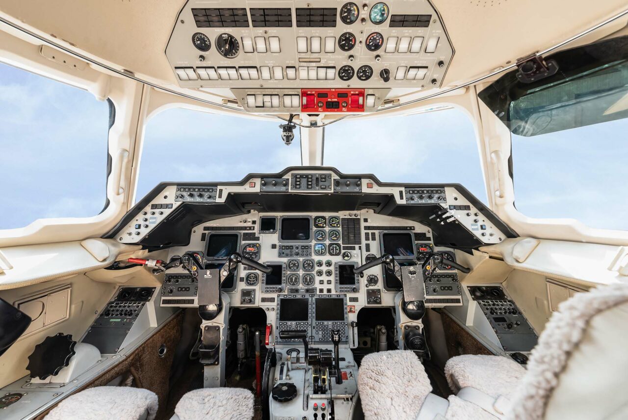 Hawker 800XP cockpit in the air