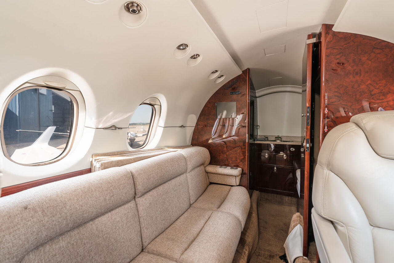 Hawker 800XP inside view of couch seating