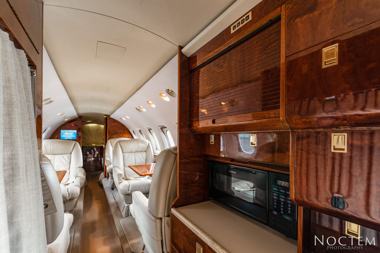 cabinets and overview of seating in Hawker 800XP